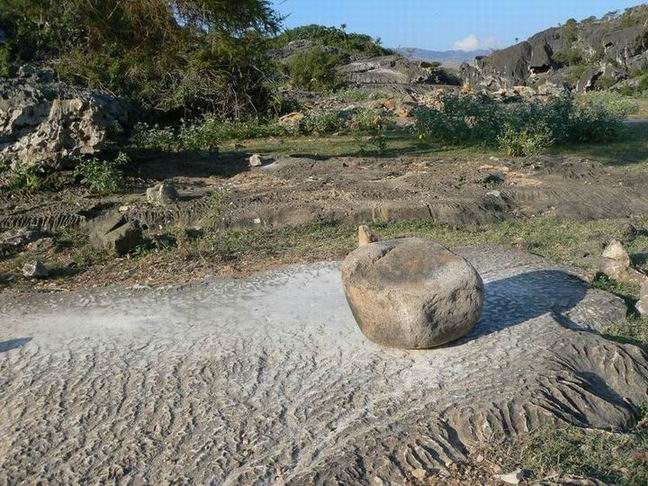 239 meule dormante à Socotra.jpg